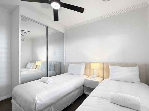 3 bedrooms, laptop workspace, iron/ironing board, bed sheets - Spacious 3-bedroom Home With Private Pool & BBQ (Newcastle)