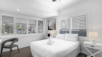 3 bedrooms, laptop workspace, iron/ironing board, bed sheets