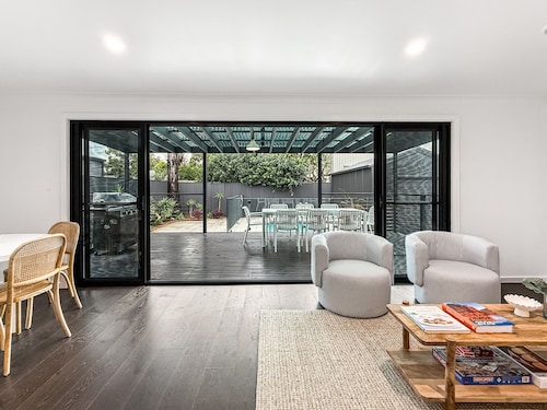 Spacious 3-bedroom Home With Private Pool & BBQ