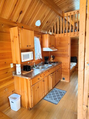 Classic Cabin | Private kitchen