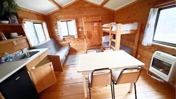 Family Cabin | In-room dining