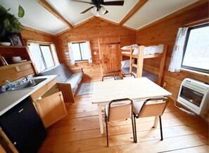 패밀리 캐빈 | 객실 내 식사 공간