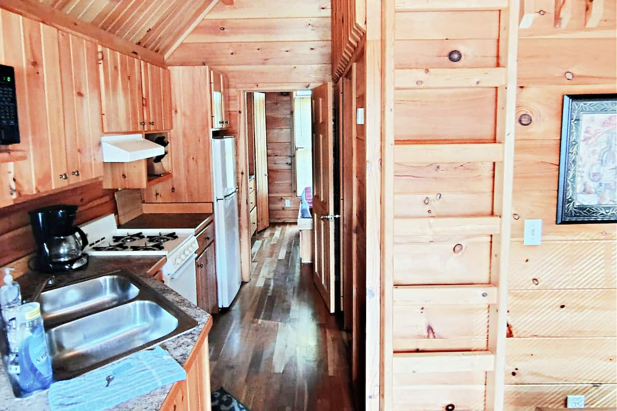 Deluxe-mökki, tupakointi kielletty, oma kylpyhuone | Ruokailu omassa huoneessa