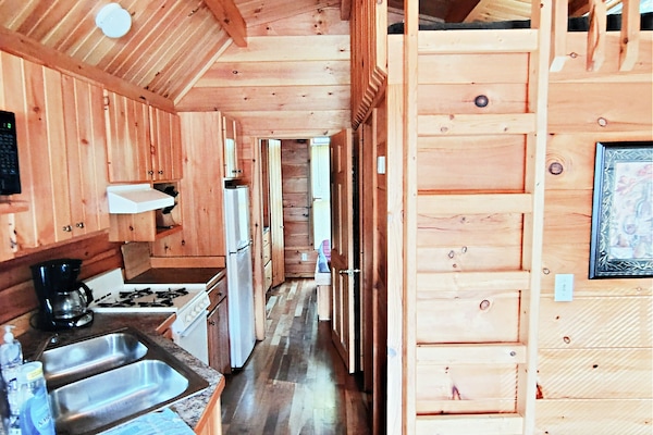 Cabana Deluxe, no fumadors, bany privat | Zona de menjador de l'habitació