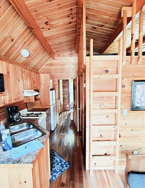 In-room dining - Pittsburgh Roaring Run RV Resort (Champion)