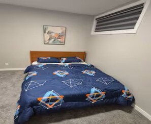 2 bedrooms, iron/ironing board, WiFi
