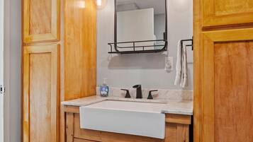 Shower, hair dryer, towels, toilet paper