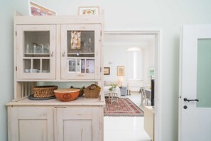 Apartment | Eigene Küche | Kühlschrank, Mikrowelle, Ofen, Herdplatte