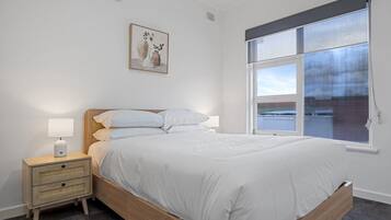 Apartment | 3 bedrooms, laptop workspace, iron/ironing board, bed sheets