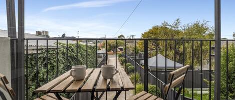 Apartment | Outdoor dining