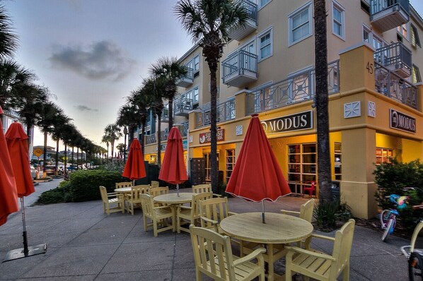 Outdoor dining - Serenity Blu – Your Private Beachside Escape in Blue Mountain Beach (Santa Rosa Beach)