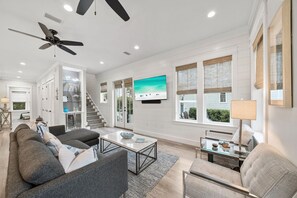 TV - Serenity Blu – 5 Minute Walk to Beach, Private fenced in patio (Santa Rosa Beach)