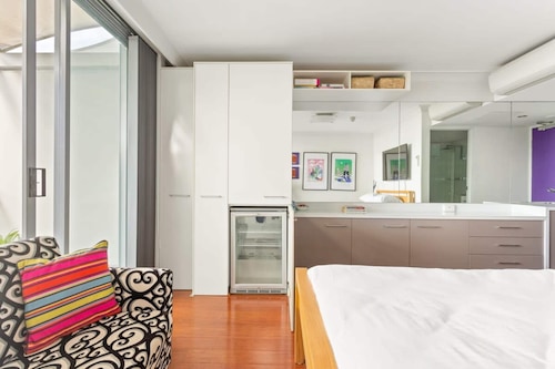 Cosy Studio With City Views