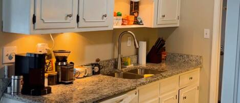 Microondas, horno, placa de cocina, lavavajillas