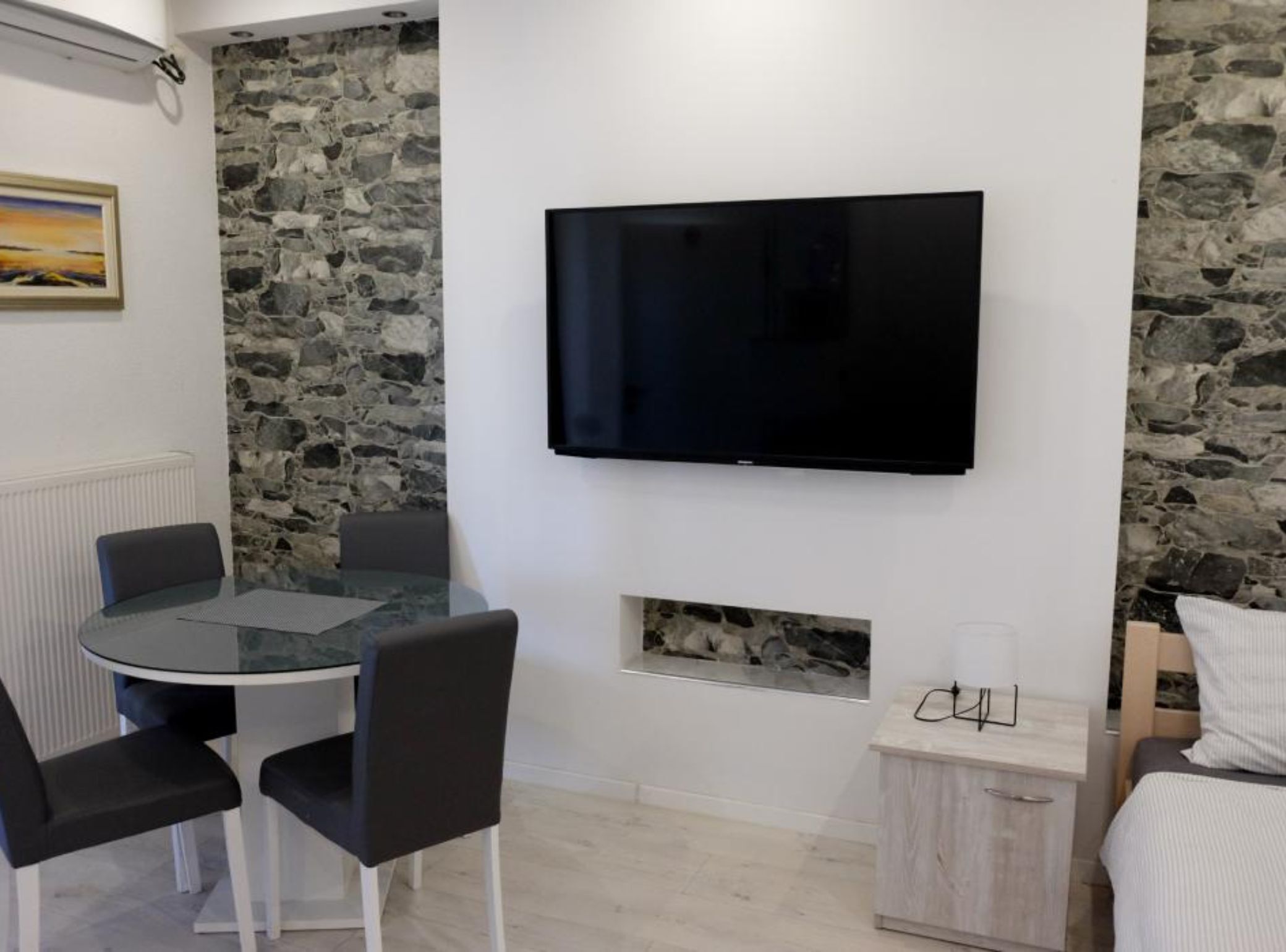 Studio (Apartments Ro Ma A1) | Oppholdsrom | En 32-tommers Flatskjerm-TV med digitale kanaler