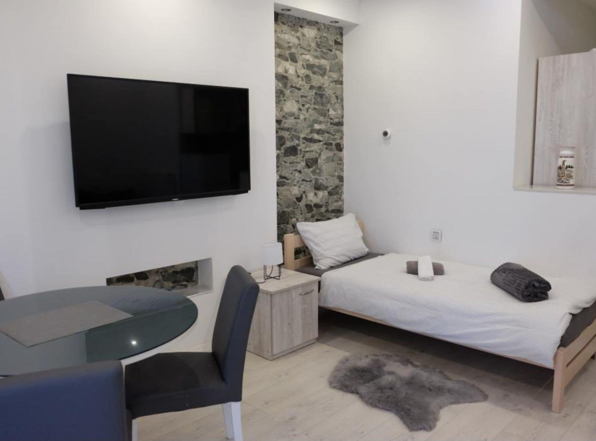 Studio (Apartments Ro Ma A1) | Living room | 32-inch flat-screen TV with digital channels