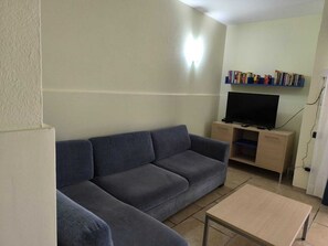 Condo, 2 Bedrooms, Garden View | Living area