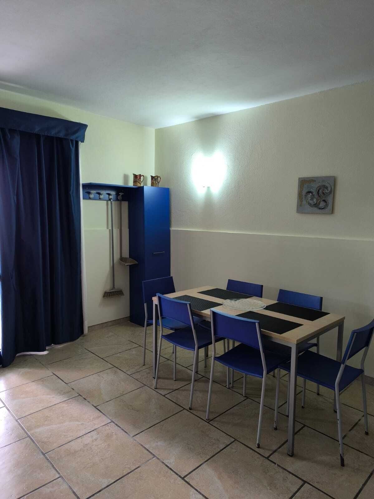 Appart'hôtel, 2 chambres, vue jardin | Coin séjour | Télévision à écran plat de 32 pouces avec chaînes par câble