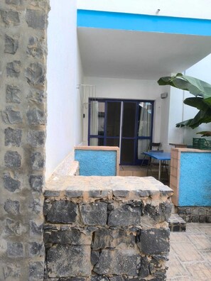 Vista frontal de la propiedad