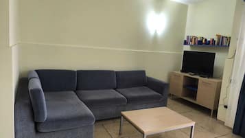 公寓式客房, 2 间卧室, 花园景观 | 起居区