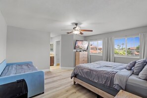 3 habitaciones, tabla de planchar con plancha, wifi y ropa de cama