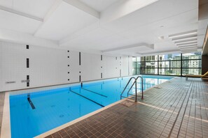 Apartment | Pool | Outdoor pool - Chic Apartment In Melbournes Heart (Melbourne)