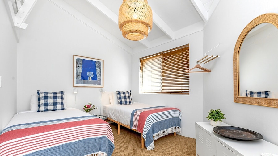 2-bed Coastal Haven With Pool by Sunshine Beach