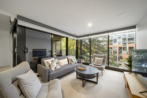 Apartment | Living room - Chic Inner-city 2-bed Abode With Pool, Gym & Sauna (Canberra)