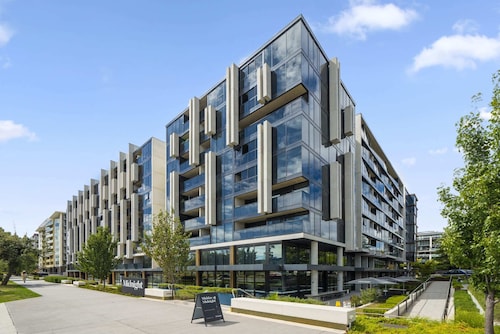 Chic Inner-city 2-bed Abode With Pool, Gym & Sauna