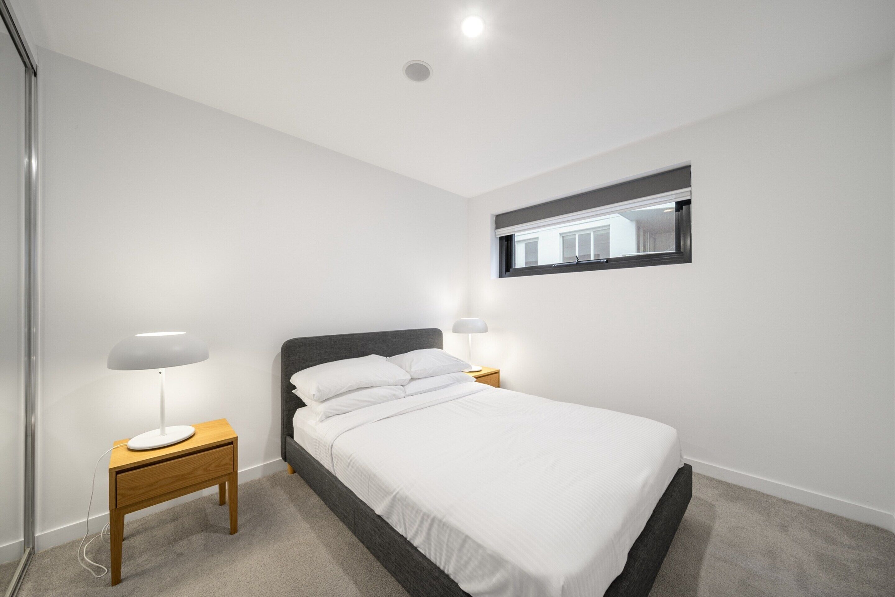 2 bedrooms, iron/ironing board, bed sheets