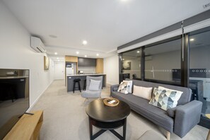 Apartment | Living room - Chic Inner-city 2-bed Abode With Pool, Gym & Sauna (Canberra)