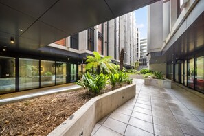 Apartment | Balcony - Chic Inner-city 2-bed Abode With Pool, Gym & Sauna (Canberra)