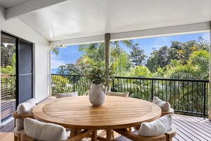 Apartment | Outdoor dining