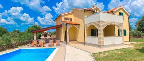 Huvila (Four Bedroom Villa with the pool) | Ulkopuoli