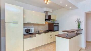 Biệt thự (Four Bedroom Villa with the pool) | Bếp riêng | Tủ lạnh