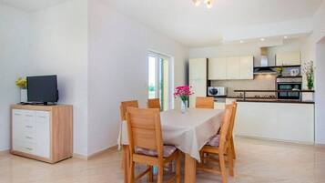 Villa (Four Bedroom Villa with the pool) | Dining room