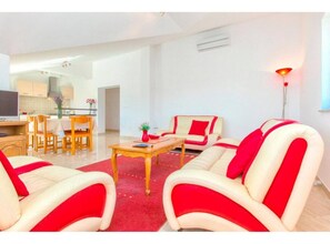 Villa (Four Bedroom Villa with the pool) | Wohnzimmer