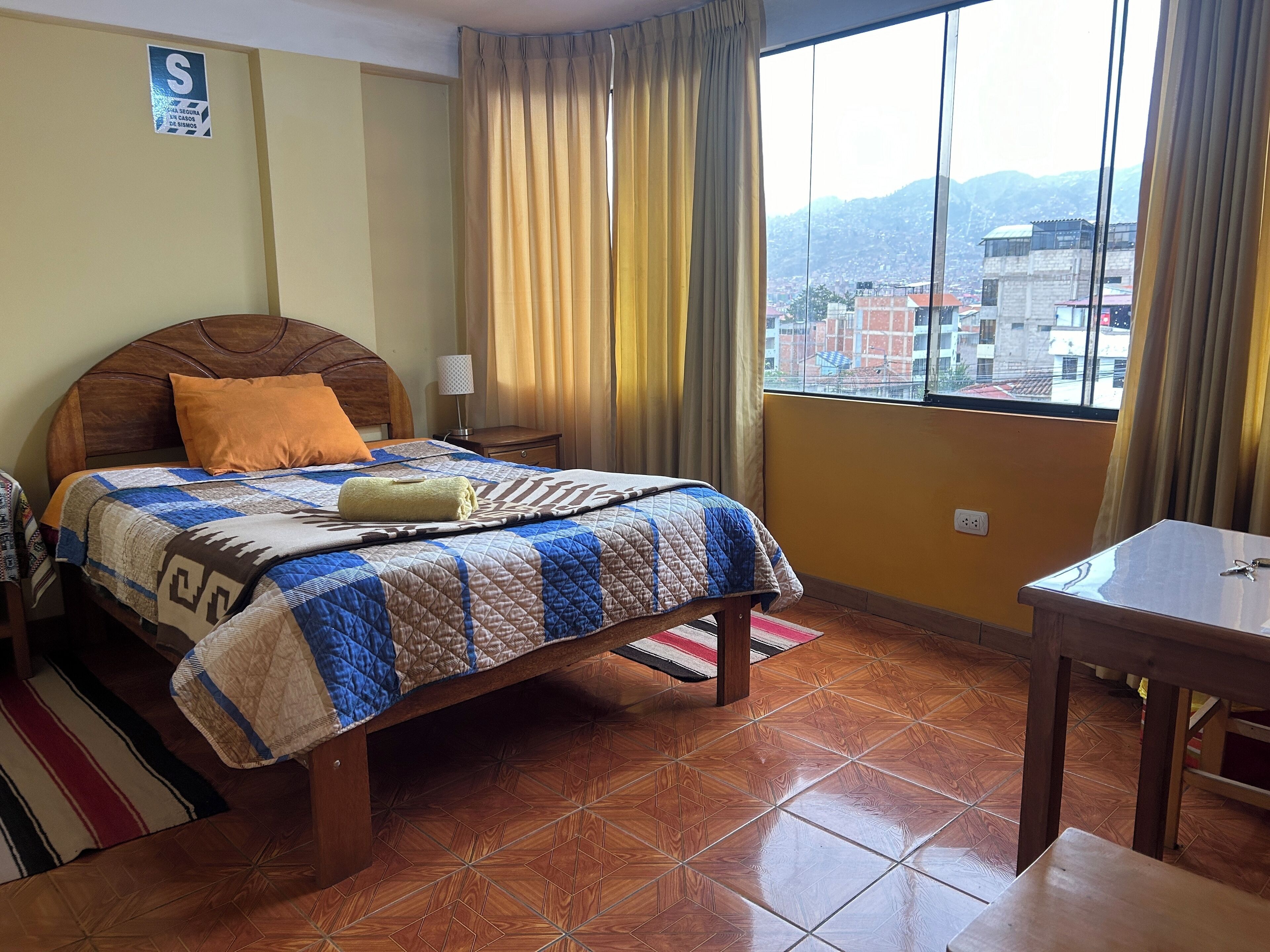 8 bedrooms, WiFi, bed sheets