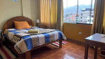 8 bedrooms, WiFi, bed sheets