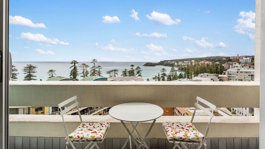 Apartment With Pool Access, a Minute to the Beach