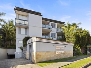Apartment | Exterior - Bright 2-bed Apartment Near Narrabeen Beach (Sydney)
