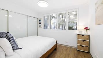 Departamento | 2 habitaciones, tabla de planchar con plancha y ropa de cama