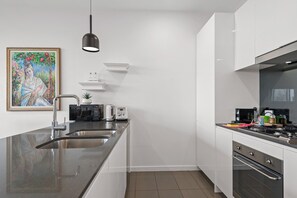 Apartment | Private kitchen - A Taste of Paradise in Inner City Suburbia (Melbourne)