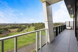 Apartment | Property grounds - A Taste of Paradise in Inner City Suburbia (Melbourne)