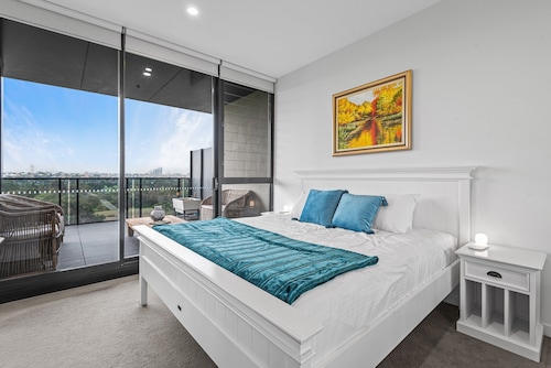 A Taste of Paradise in Inner City Suburbia