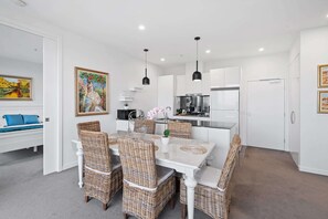 Apartment | Dining - A Taste of Paradise in Inner City Suburbia (Melbourne)