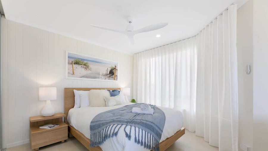 Beachfront Studio With Balcony & Stunning Views