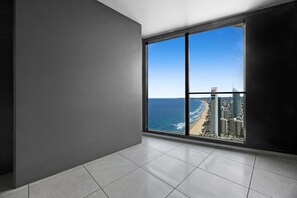 Apartment | Balcony - Oceanfront 2-bed With Spectacular View Pool & Gym (Gold Coast)