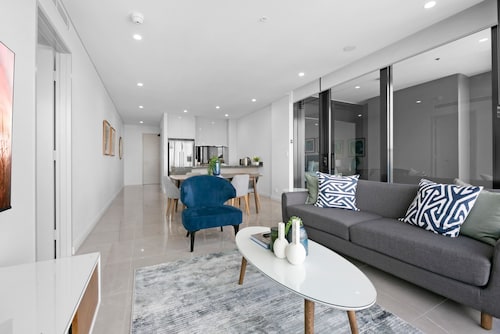 Oceanfront 2-bed With Spectacular View Pool & Gym