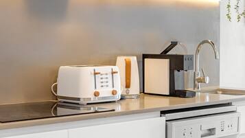 Căn hộ | Bếp riêng | Dụng cụ nấu nướng/bát dĩa/dao nĩa